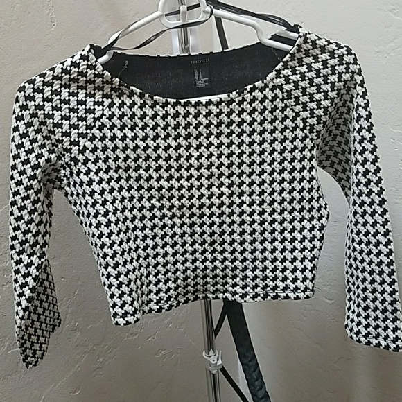 HOUNDSTOOTH 3/4 SLEEVE CROP TOP - Picture 1 of 3